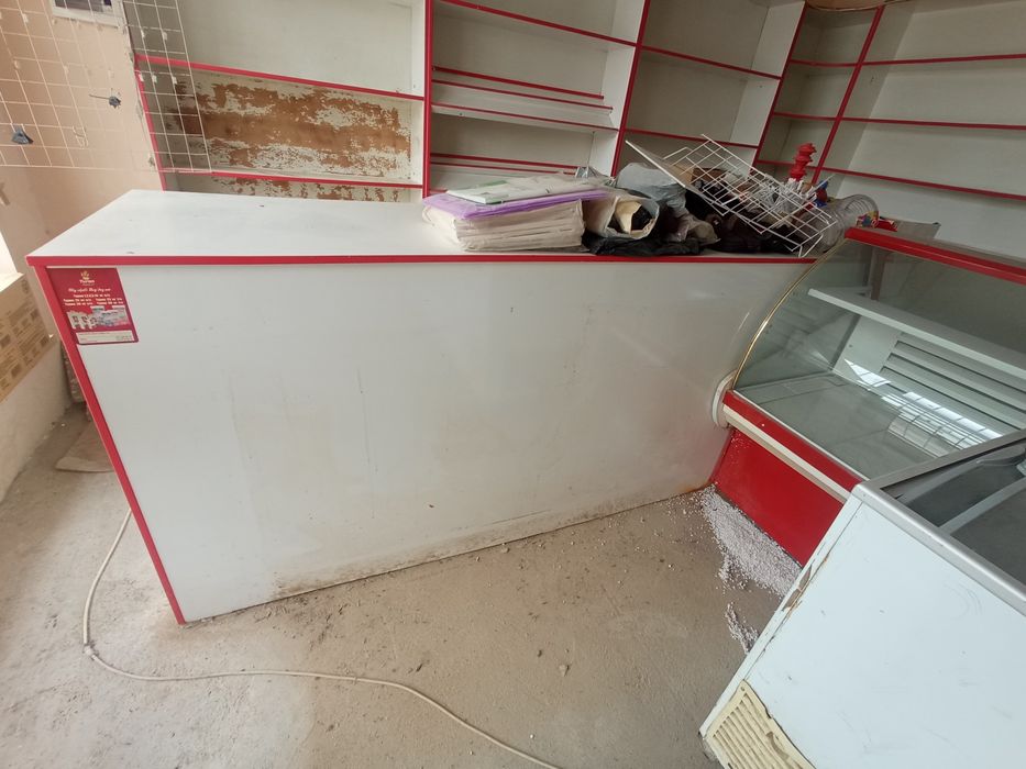 Magazin po'lka vitrina