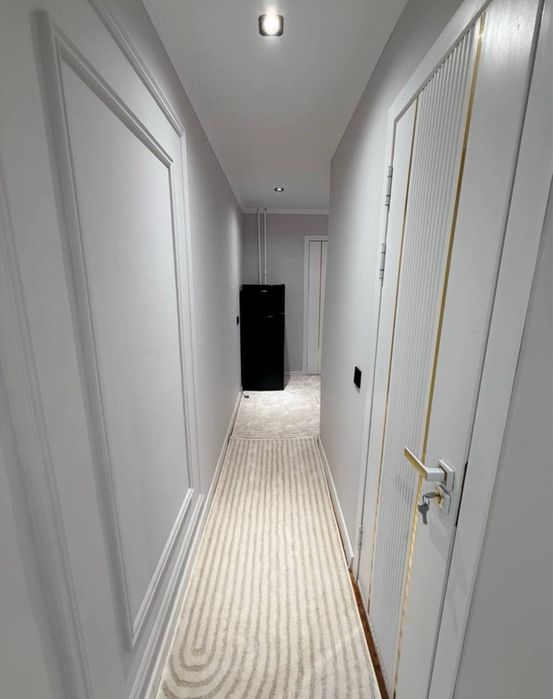 Чиланзар 9.  1в2 комнатная 3этаж кирпич. Балкон 2х3