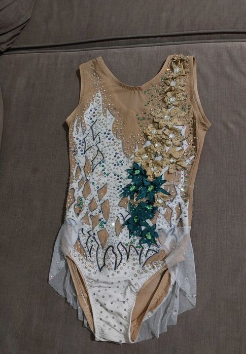 трико за художествена гимнастика