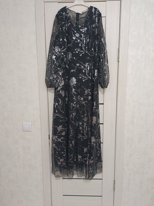 Продам платья, костюмы