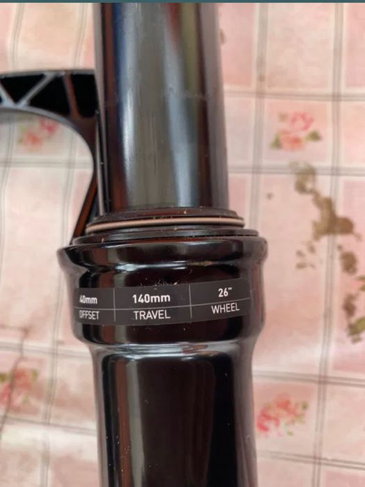 Vând furca bicicleta RockShox 26