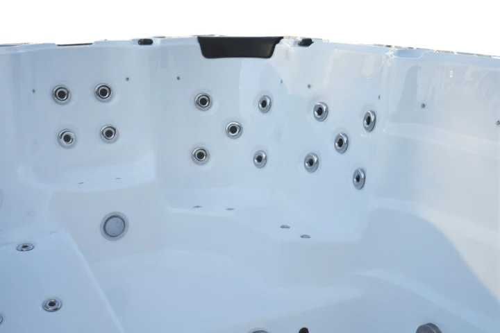 Piscină spa cu hidromasaj și aeromasaj