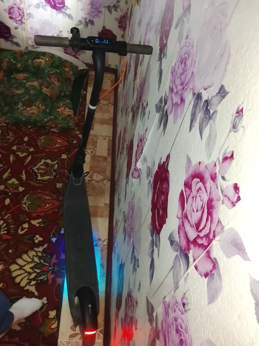 Продам электро самокат ninebot