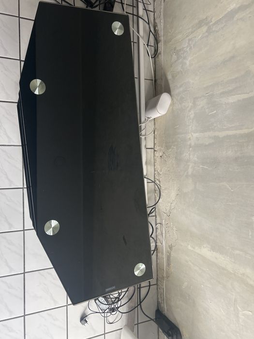 Монитор Samsung + Черна стъклена маса