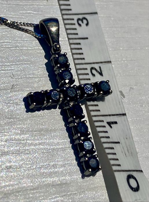 Страхотно Бяло Златно синджирче с кръстче и черни диаманти