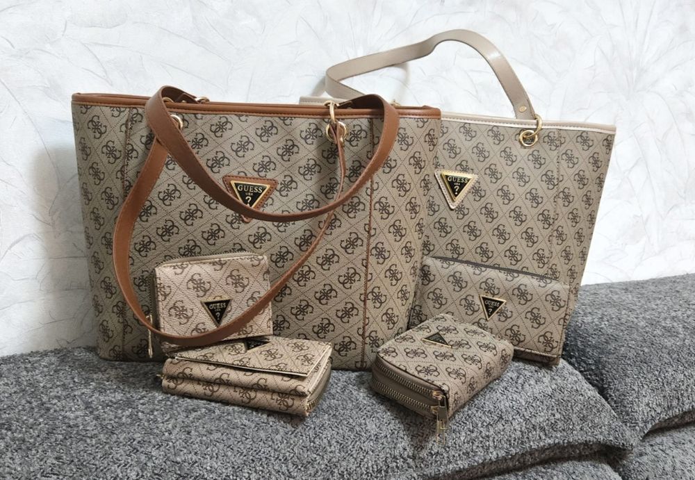 Клъч чанта  раници Guess Karl