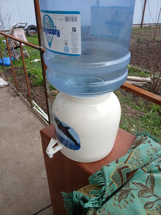 Кулер продам 3 тысяч тенге с баклашкой