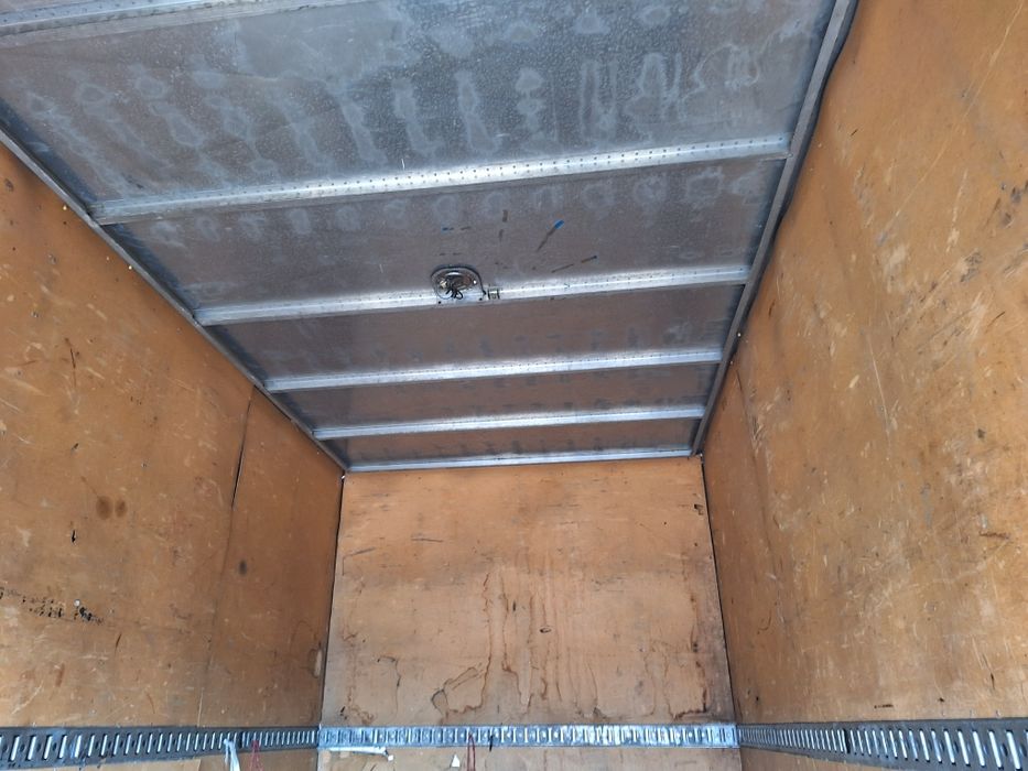 Алуминиев фургон за склад с размери 4.00 на 2.20 на 2.40 висок