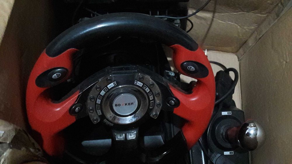 Продаётся компьютер пентиум  4ка с двумя рулями с педалями смотрите фо