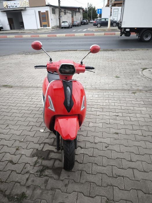 Scuter benzina fara permis  stil vespa