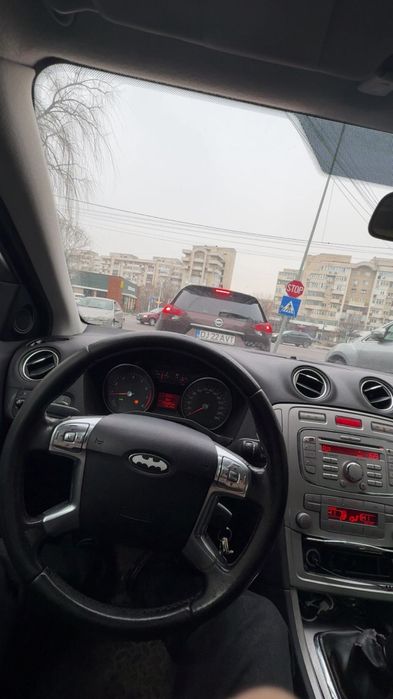 Vând ford mondeo.!