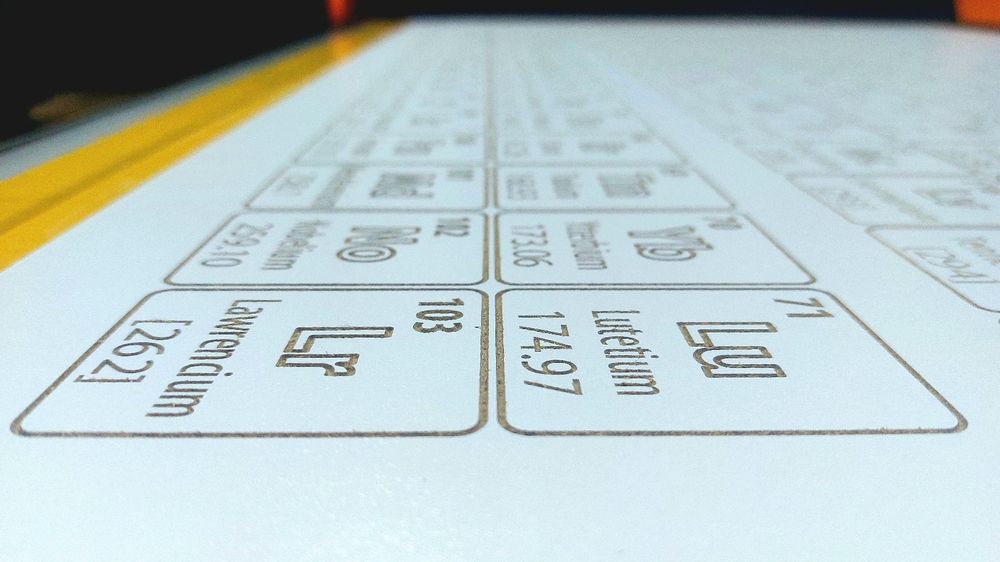 Donez, doar pentru o școală, Tabelul Periodic al Elementelor.