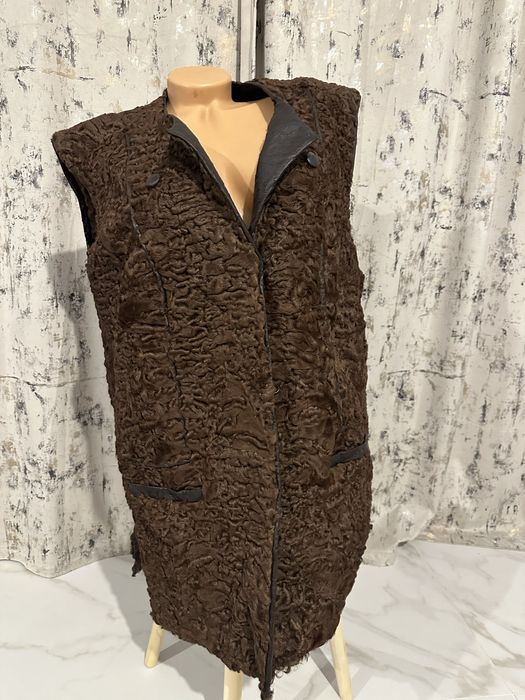 Haine  din astrahan pretul intre 100-300 de lei bucata