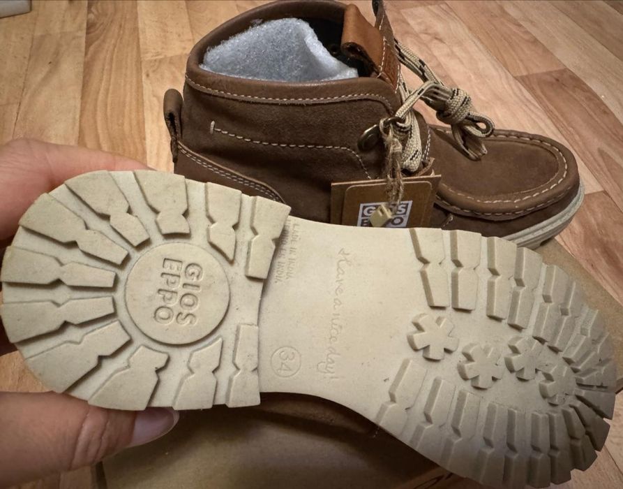 Продам детские ботинки