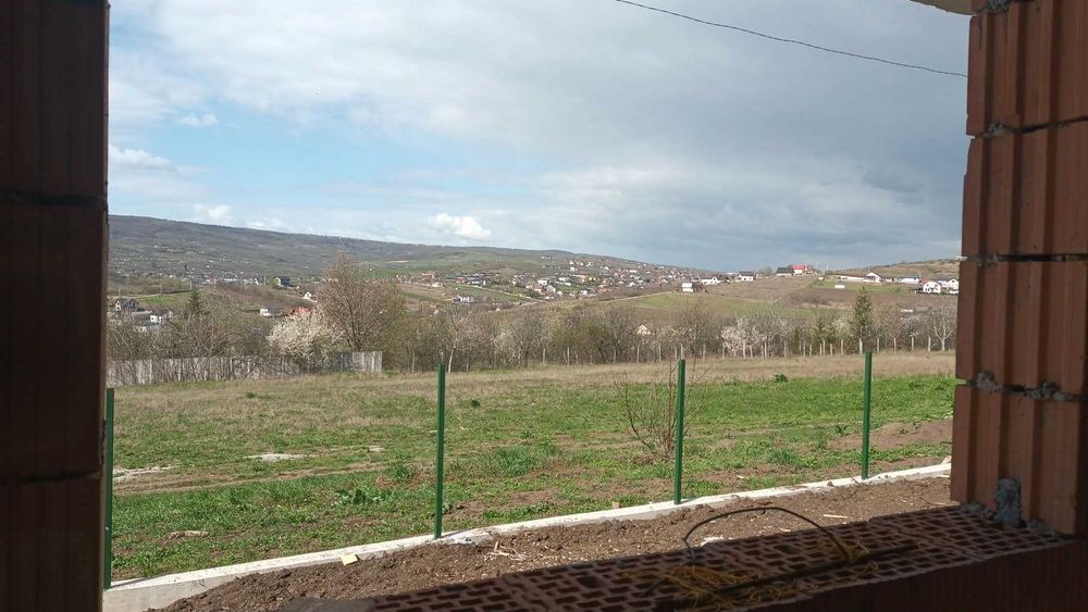 Casa in Tomesti (sat Chicerea) | 4 camere | 3 bai| 139mp| toate utilitatile | asfalt | direct proprietar