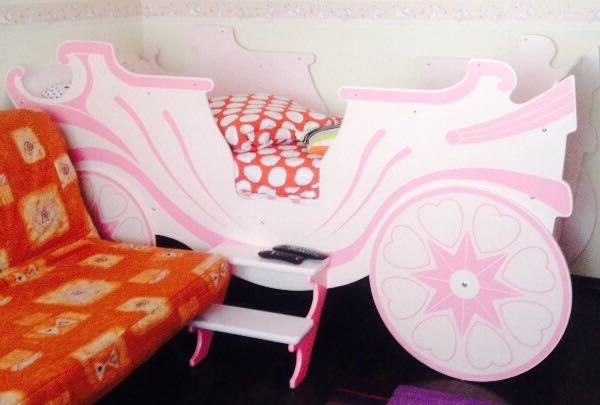 Mobilier pat fetita