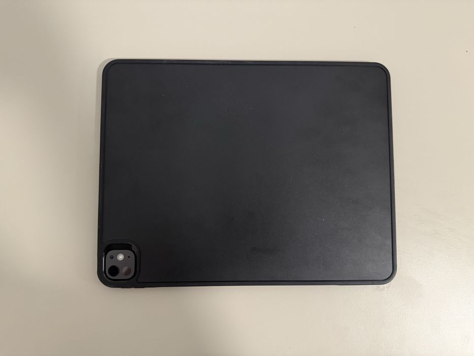 ESR Ipad Pro 13” tastatura magnetica rebound layout US