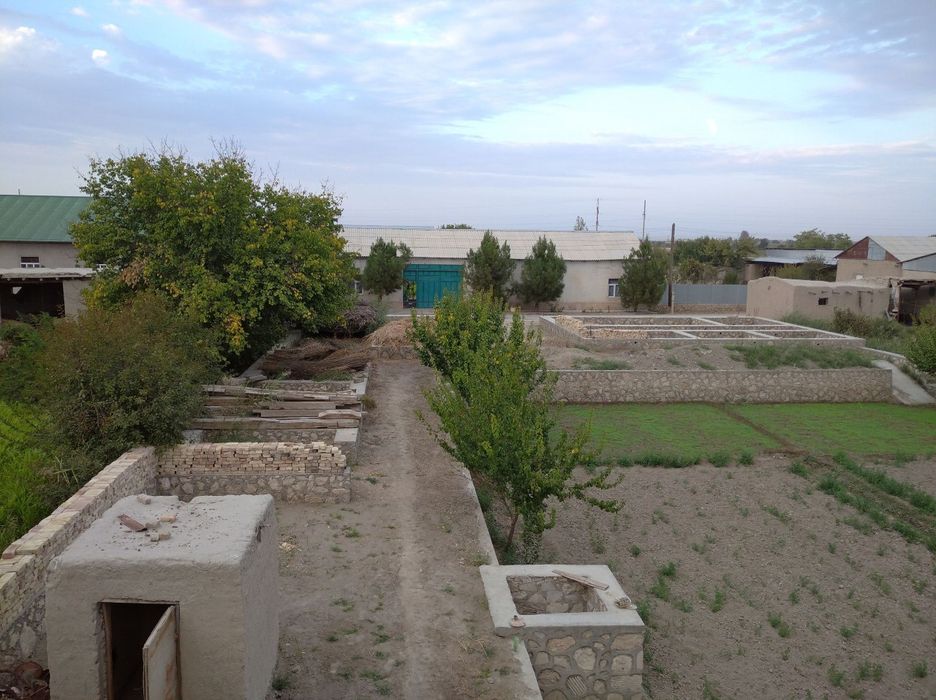 Фундаменты куйилган ер сотилада келишилган холда