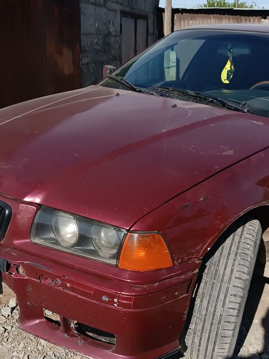 Продам машину BMW e36 318i