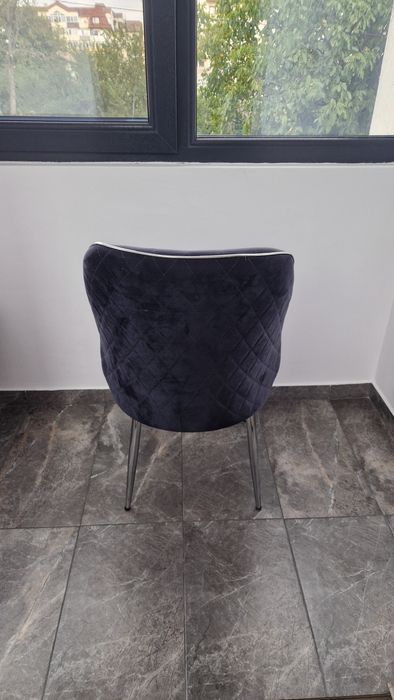 Scaune catifea gri inchis