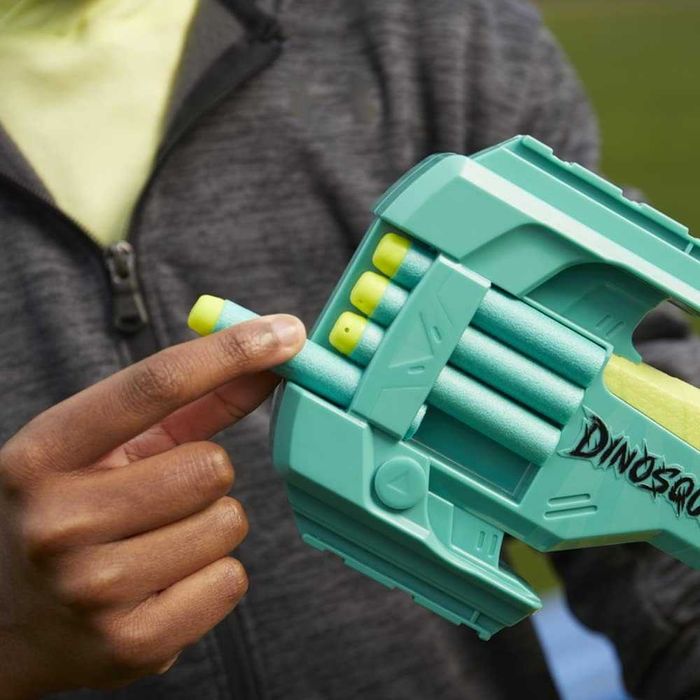 NERF DINOSQUAD бластер ARMOSTRIKE с 16 стрели Нърф Помпа Пистолет