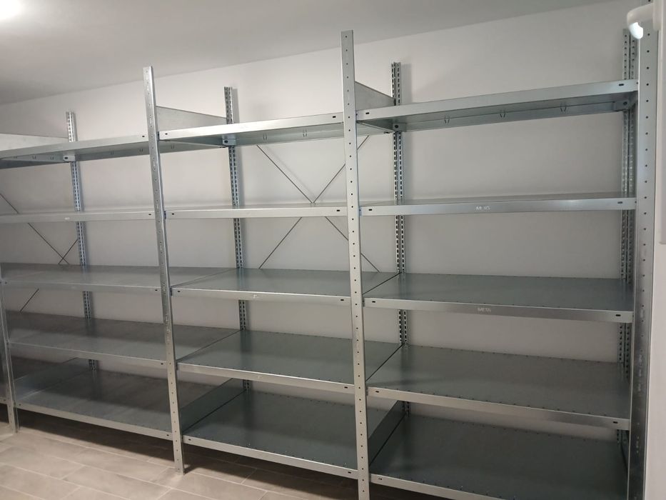 Rafturi depozitare articole menaj