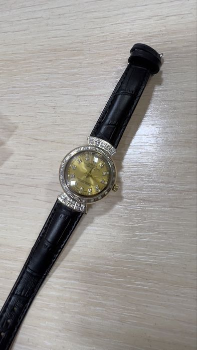 Продам золотые часы проба 585