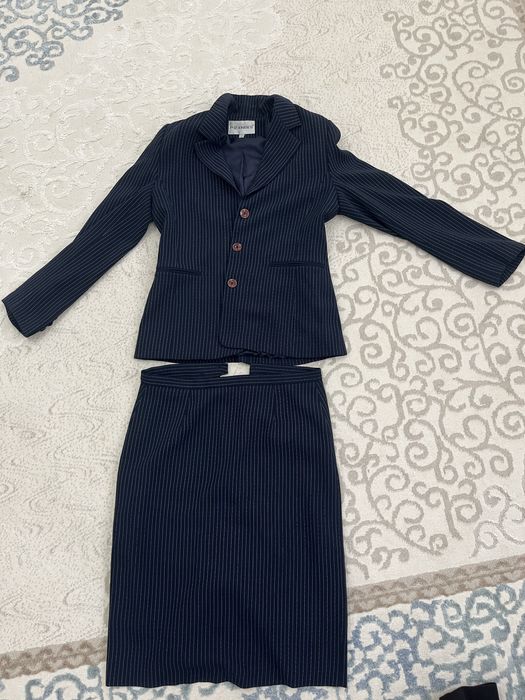 пиджаки и кофты по 2 тыс- 5 тыс