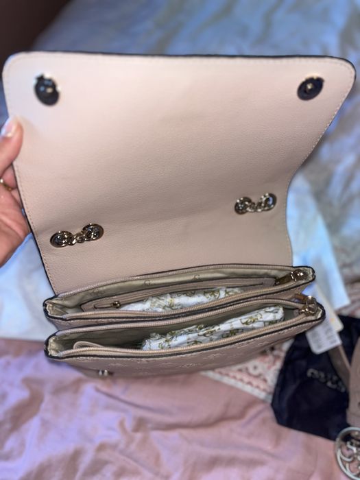 Guess чанта и колан в розов бежов цвят michael kors furla moschino