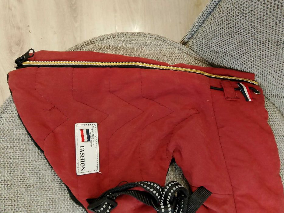 Яке за куче с вграден нагръдник, водоустойчиво, ватирано