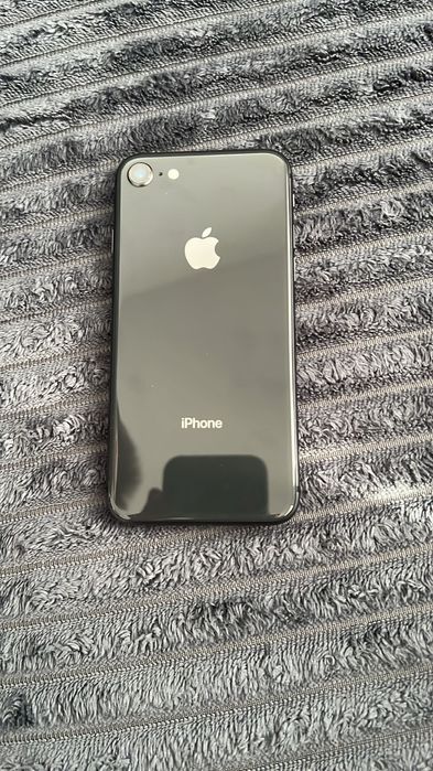 Vând iphone 8 in stare foarte bună