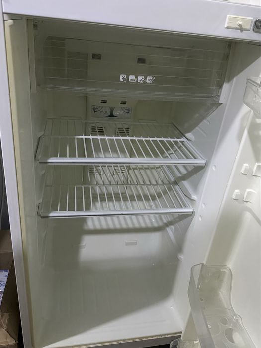 Продам холодильник  (2011 г.)