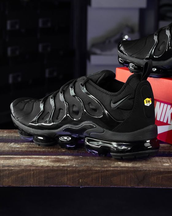 Nike VaporMax Plus "Triple Black"