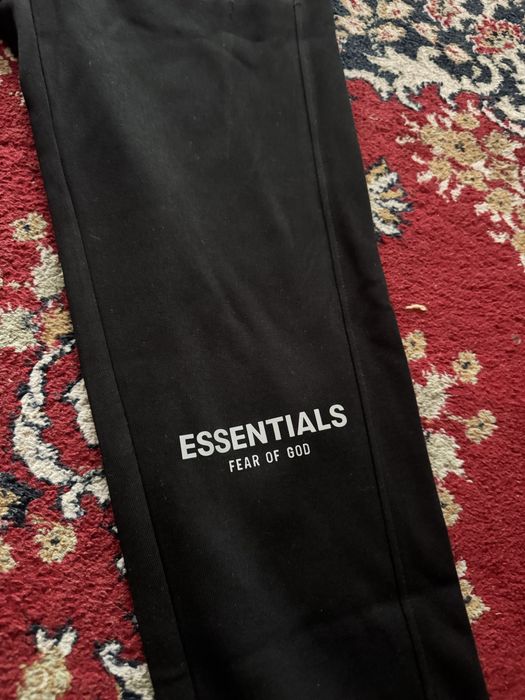 Pantaloni essentials