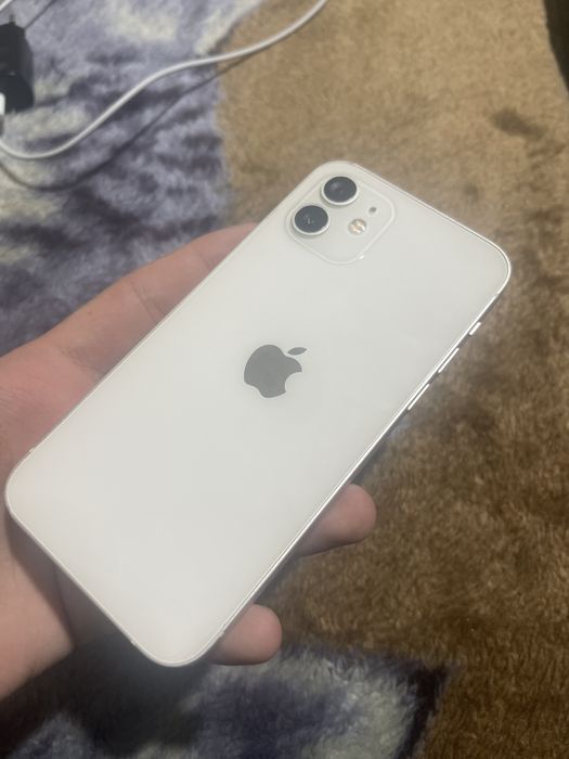 Продам Iphone 12