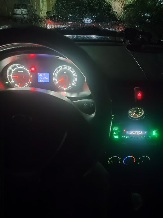 Продаю приору 2013г