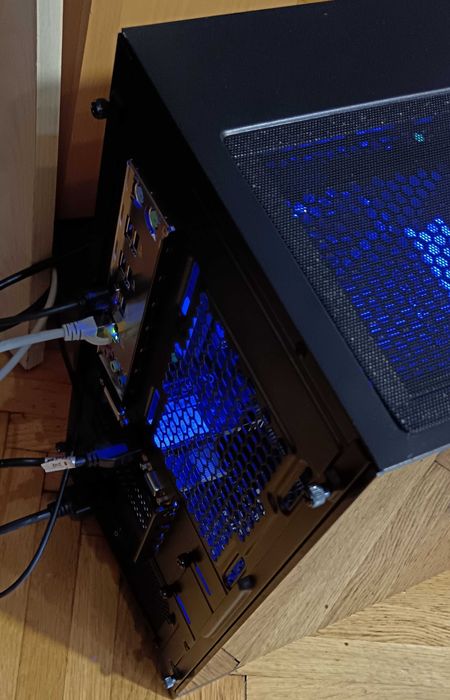 Vand Calculator/PC/Workstation> Intel Xeon, 64gb DDR4, 3.2Tb Stocare