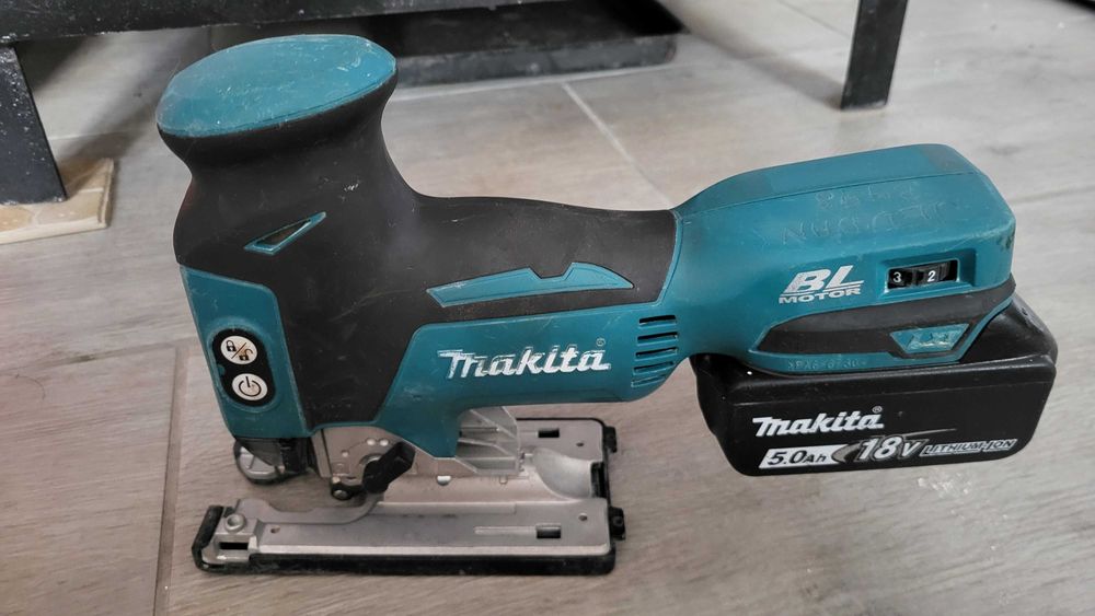 Makita DJV181Z fierastrau vertical cu acumulator 18V 135 mm Fara perii