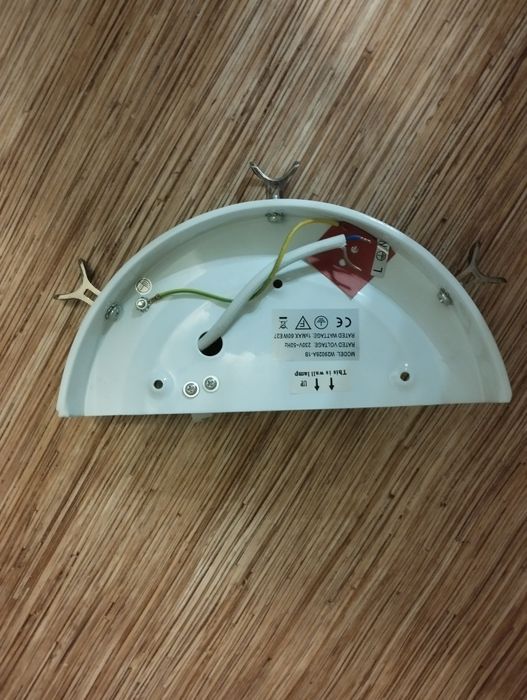 Продам светильник настенный