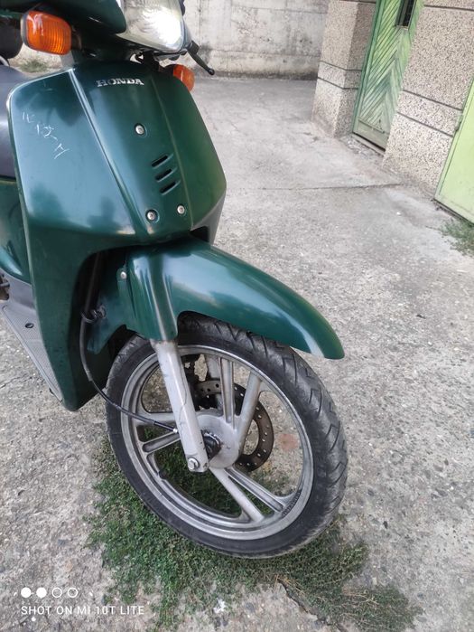 Скутер  Honda Sh