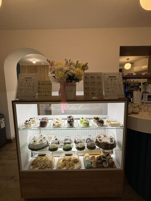 Витрина Холодильная  для кофейни