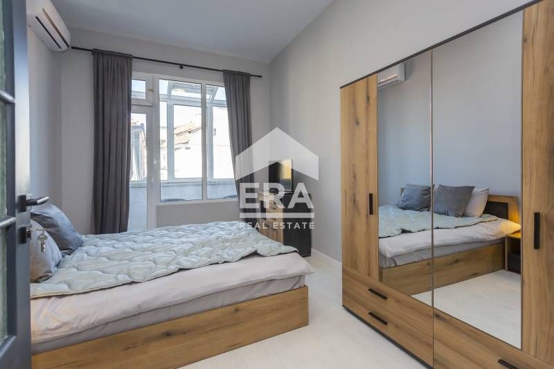 Дава се под наем Тристаен апартамент в София, Център - 110 кв.м за 2000 € - Снимка #10