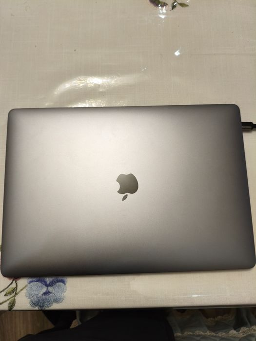 Apple MacBook Pro 15-inch (2017)