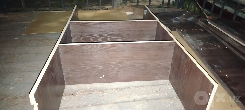 Продаются стеллажи от разборного шкафа, полкицена другая