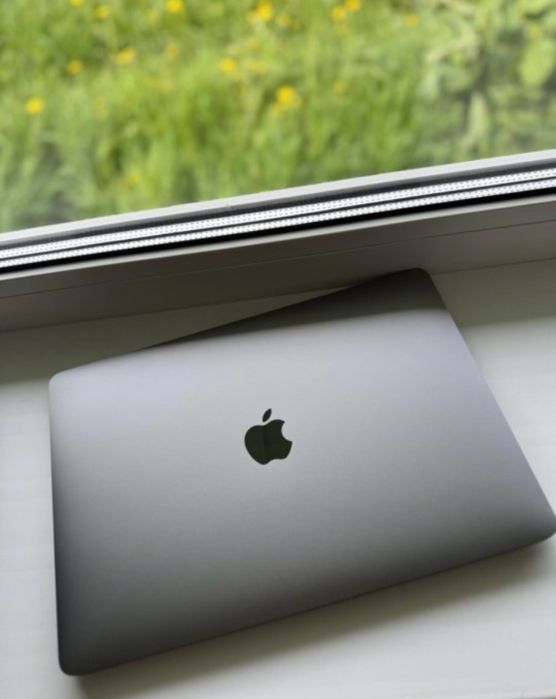 Apple macbook m1 air 2020 yili
