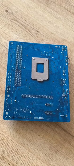 Дънна платка Gigabyte GA-H61M-S1 + Процесор Intel i5-2400 3.10GHz + 16gb ddr3 ram