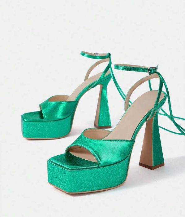 Дамски сандали на платформа и дебел ток