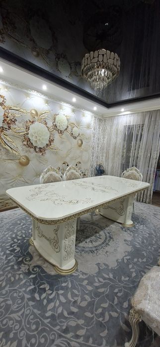 Стол, слоновая кость .
