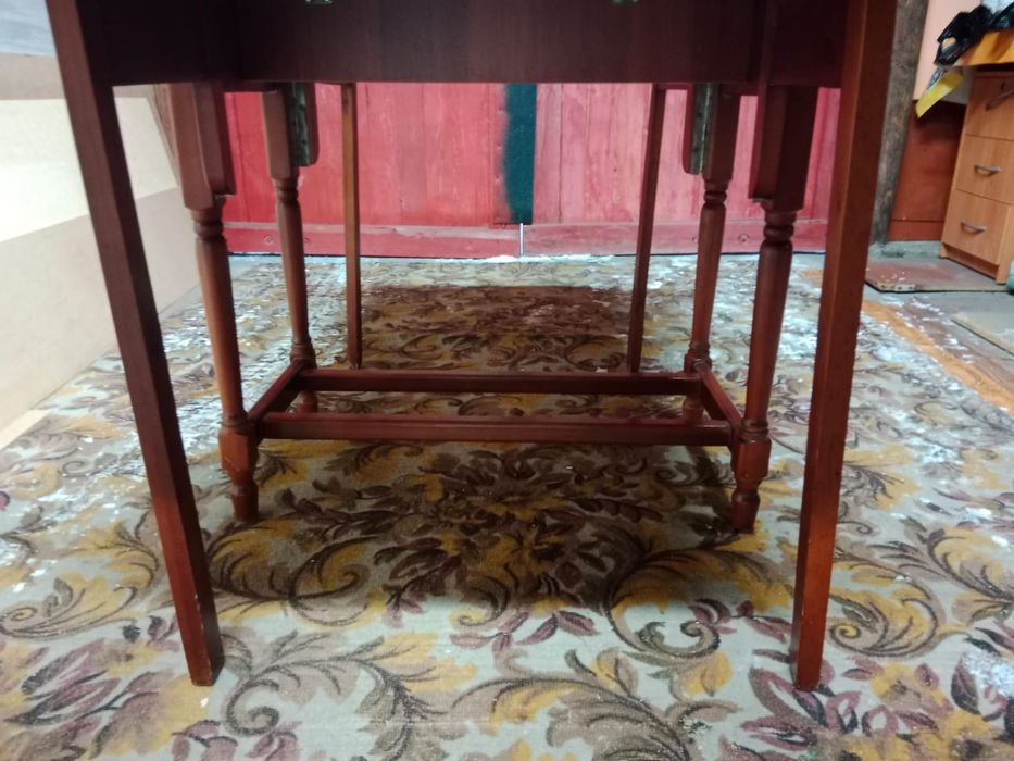 Продам стол книжку деревянный