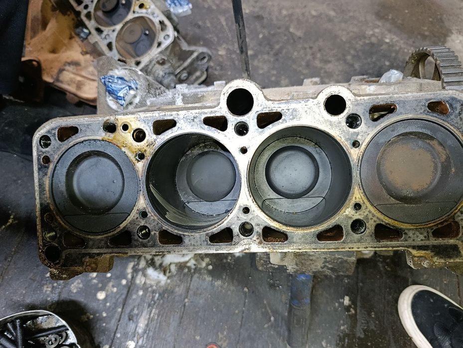 Продам запчасти Ауди 1.8